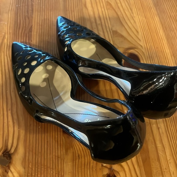 Kate Spade Perforated Patent Leather Sling Back Point Toe Kitten Heels Italy 7.5 - Picture 4 of 11